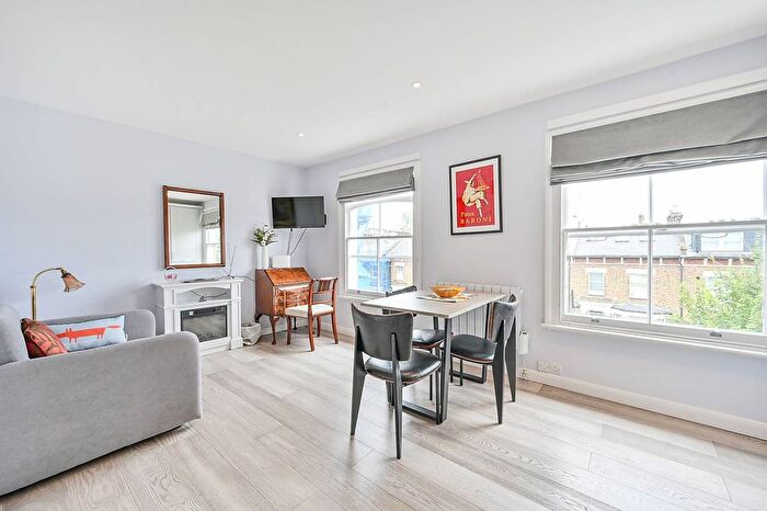 1 Bedroom Flat To Rent In Coningham Road, Shepherd's Bush, London, W12