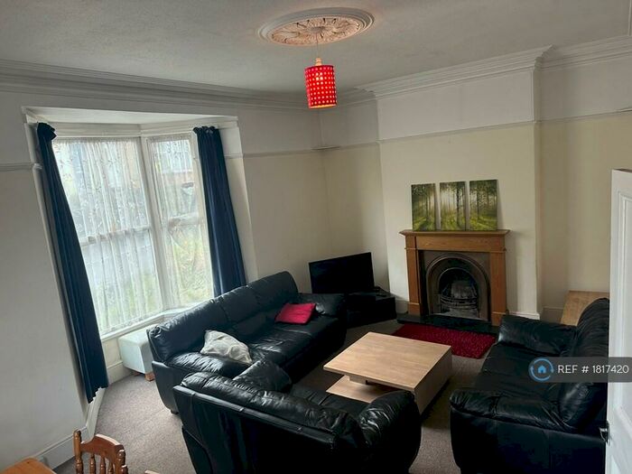 4 Bedroom End Of Terrace House To Rent In Moor View Terrace, Plymouth, PL4