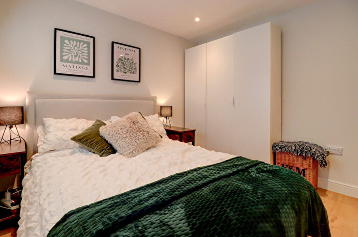 2 Bedroom Apartment For Sale In The Avenue, Amersham, Buckinghamshire, HP7