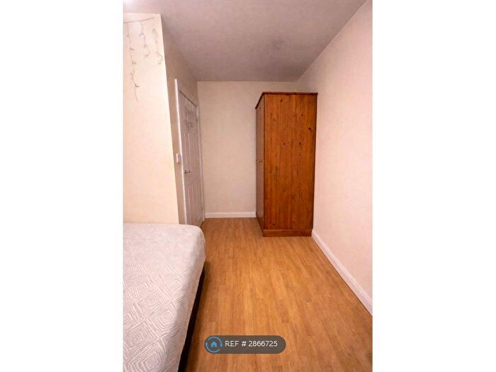 2 Bedroom Flat To Rent In Peebles Court, Croydon, CR0