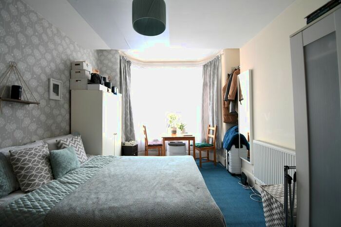 1 Bedroom Studio To Rent In First Floor Flat, Addison Road, London, Greater London, E11