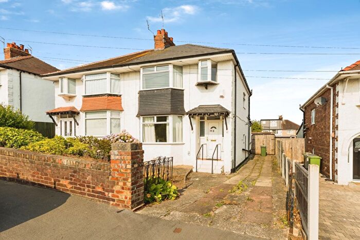 Semi-Detached House For Sale In Gresford Avenue, Wirral, CH48