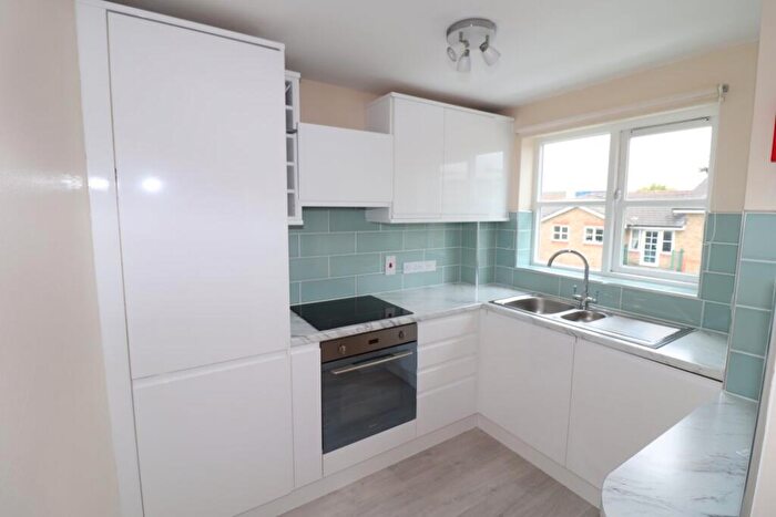 1 Bedroom Flat To Rent In Alexandra Park, High Wycombe, HP11