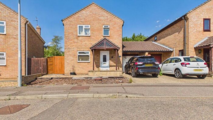 3 Bedroom Link Detached House For Sale In Ambleside Gardens, Gunthorpe, Peterborough, PE4