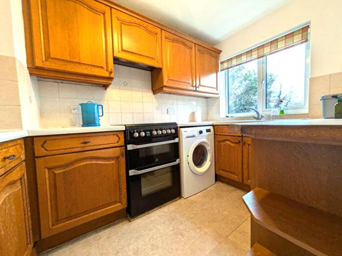 2 Bedroom Maisonette To Rent In Gatton Park Road, Redhill, RH1