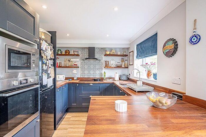 2 Bedroom Flat For Sale In Roydon Court, Hemel Hempstead, HP2