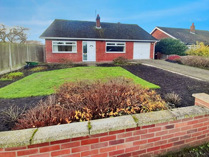 3 Bedroom Detached Bungalow For Sale In Brickenhole Lane, Walkeringham, Doncaster, DN10