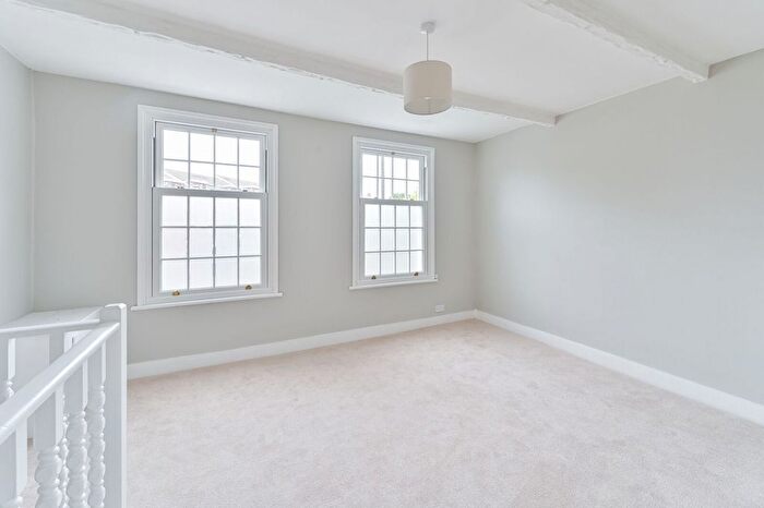 2 Bedroom Flat For Sale In Cheltenham Road, Nunhead, London, SE15