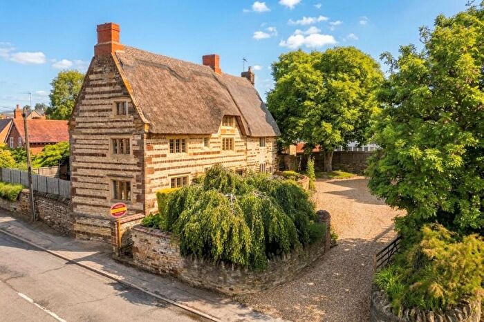 4 Bedroom Detached House For Sale In High Street, Blisworth, NN7