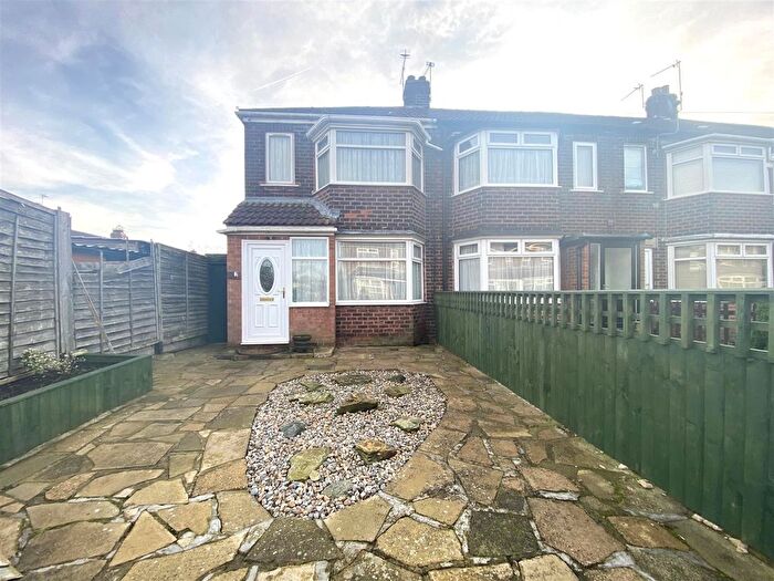 2 Bedroom End Of Terrace House To Rent In Camborne Grove, Hull, HU8