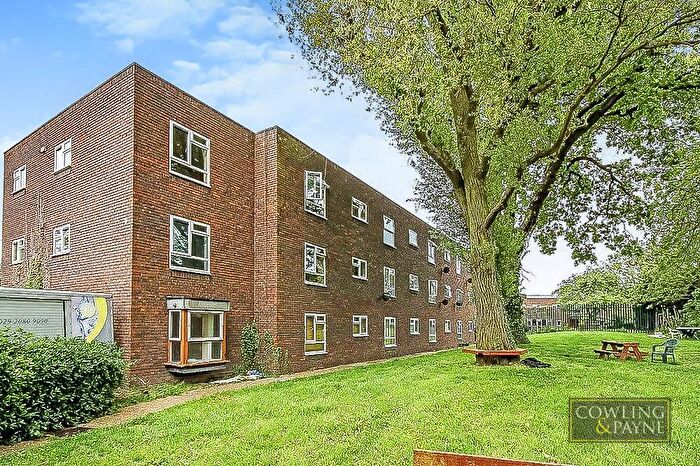 1 Bedroom Flat For Sale In Southend Road, Wickford, SS11