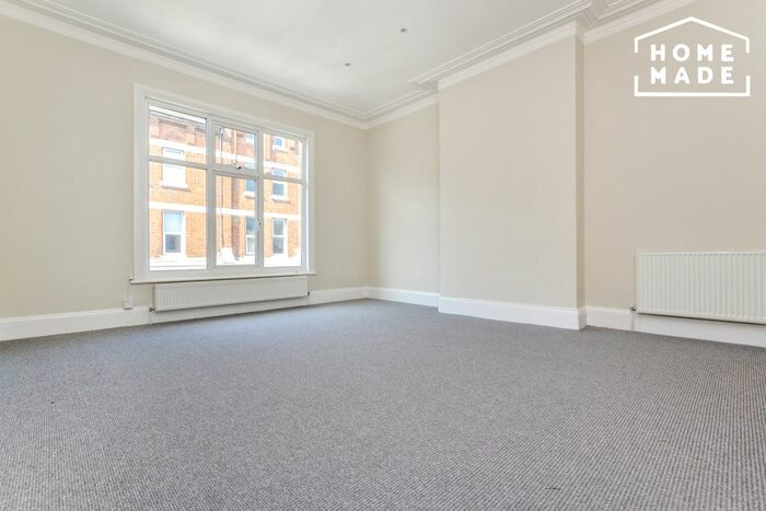 3 Bedroom Maisonette To Rent In Bedford Hill, Balham, SW12