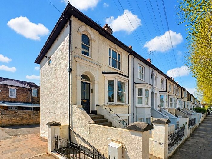 1 Bedroom Flat For Sale In Cambridge Road, Southend-On-Sea, SS1