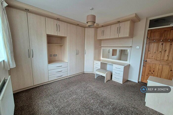 1 Bedroom Flat To Rent In Thornhill Gardens, Barking, IG11