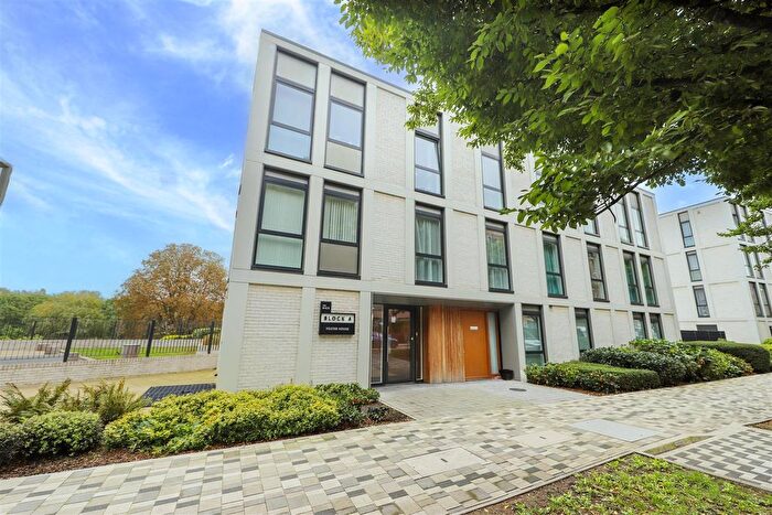 3 Bedroom Flat For Sale In Hornchurch Road, Uxbridge, UB10