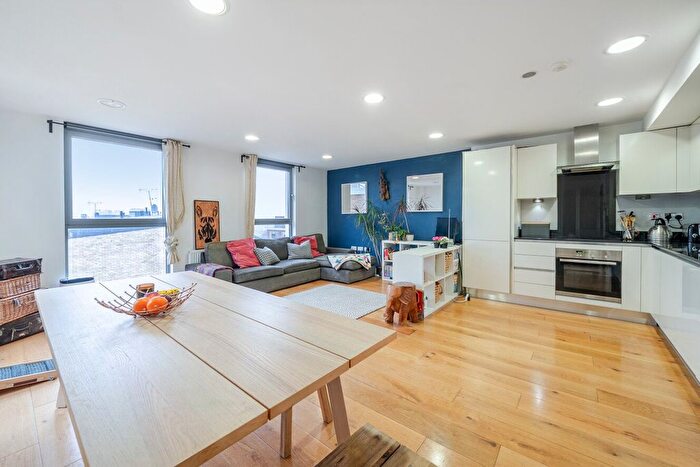 2 Bedroom Flat For Sale In Upper Richmond Road, London, SW15