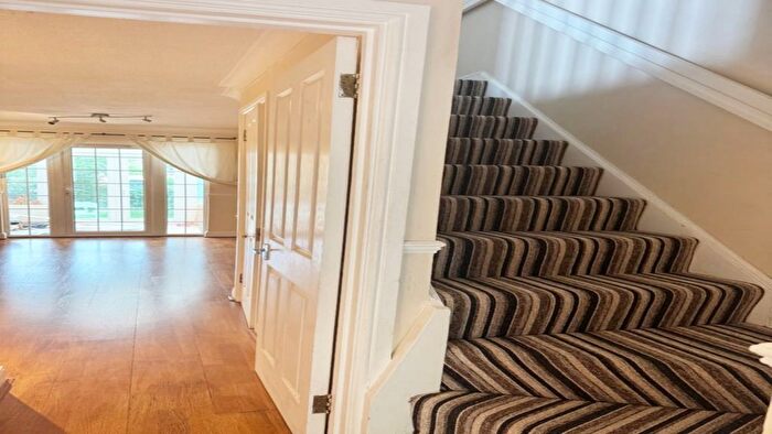 2 Bedroom End Of Terrace House To Rent In Borehamwood, WD6