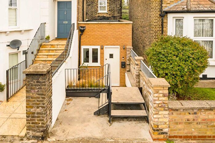 1 Bedroom Flat To Rent In Byrne Road, London, SW12