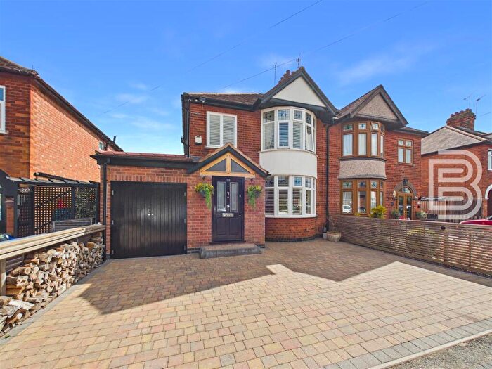 4 Bedroom Semi-Detached House For Sale In Malvern Avenue, Rugby, CV22