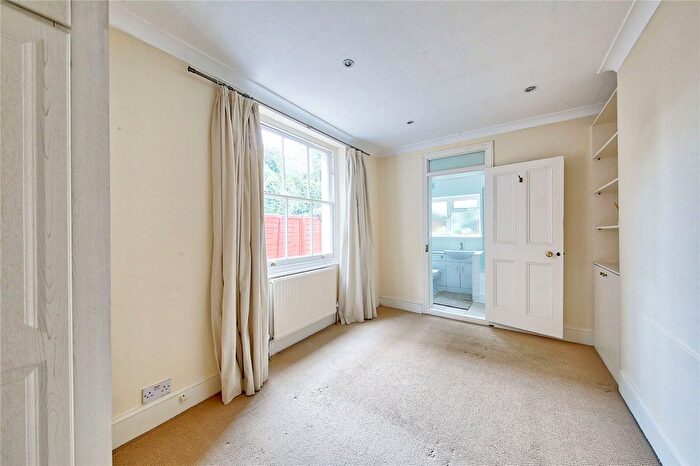 1 Bedroom Flat To Rent In Jedburgh Street, SW11