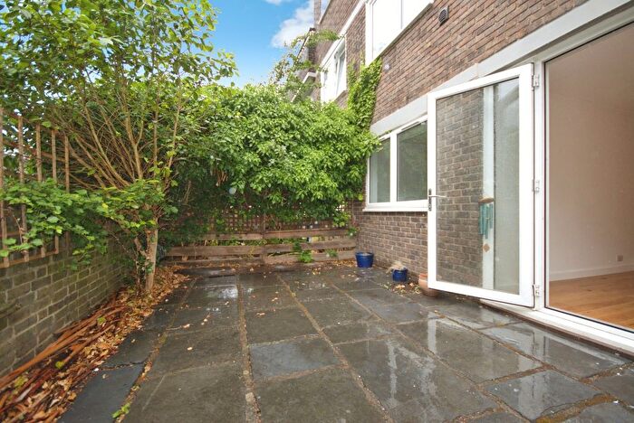 2 Bedroom Flat To Rent In Justin Close, Brentford, TW8