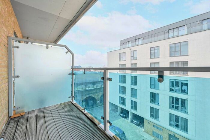 2 Bedroom Flat For Sale In Glenthorne Road, Hammersmith, London, W6