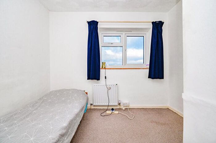 3 Bedroom Terraced House For Sale In Thornview Road, Houghton Regis, Dunstable, Bedfordshire, LU5