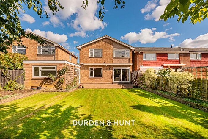 4 Bedroom Link Detached House For Sale In Woolhampton Way, Chigwell, IG7