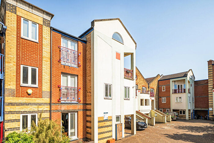 4 Bedroom Detached House For Sale In Hopewell Yard, Camberwell, London, SE5