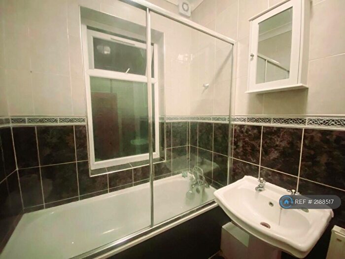 2 Bedroom Flat To Rent In Darnley Street, Gravesend, DA11