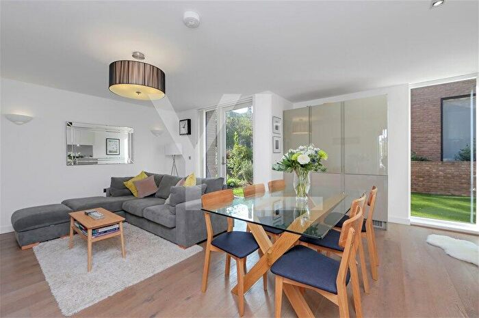 2 Bedroom House To Rent In Parade Ground Path, Woolwich, SE18