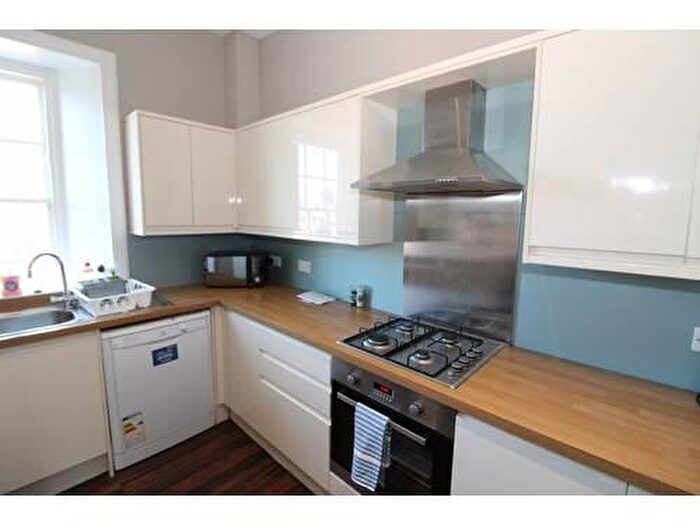 5 Bedroom Flat To Rent In St Patrick Square, Edinburgh, EH8