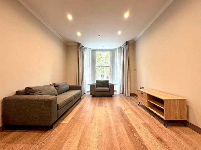 2 Bedroom Flat To Rent In Red Lion Square, Holborn, London, WC1R