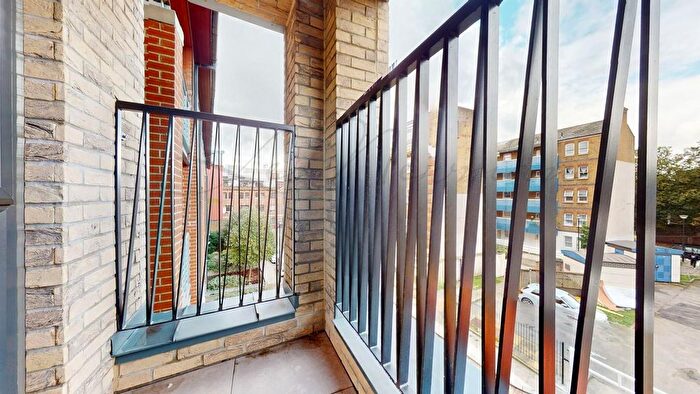 2 Bedroom Flat To Rent In Caroline Street, Limehouse, London, E1