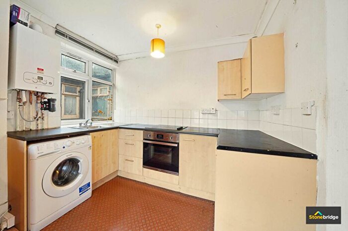 2 Bedroom Flat For Sale In Landseer Avenue, London, E12