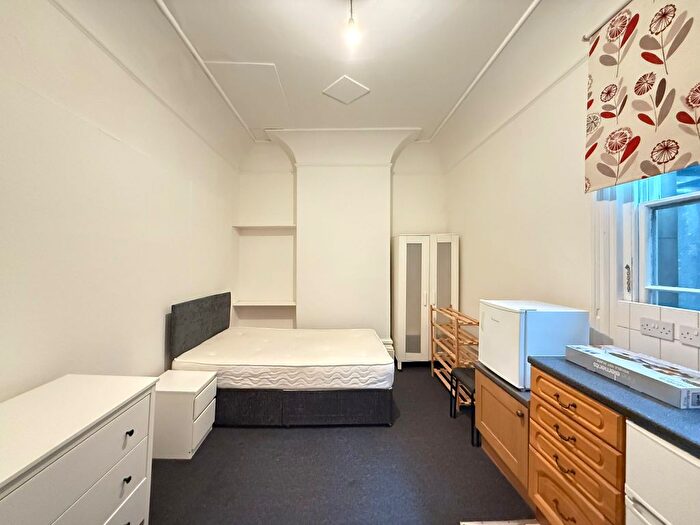 1 Bedroom Studio To Rent In Regency Square, Brighton, BN1