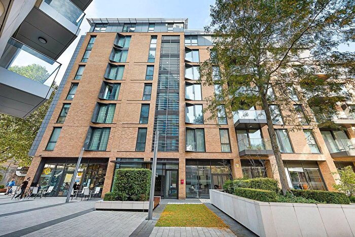 2 Bedroom Flat To Rent In Plaza Gardens, East Putney, London, SW15