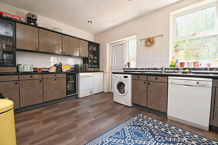 3 Bedroom Semi-Detached House For Sale In Gold Street, Barnsley, S70