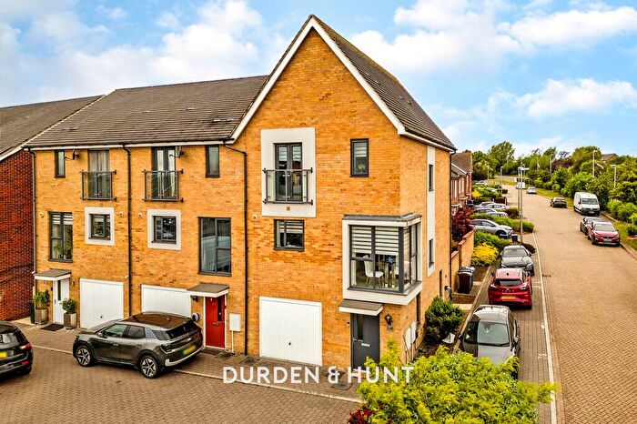 4 Bedroom Town House For Sale In Belhouse Avenue, Aveley, RM15