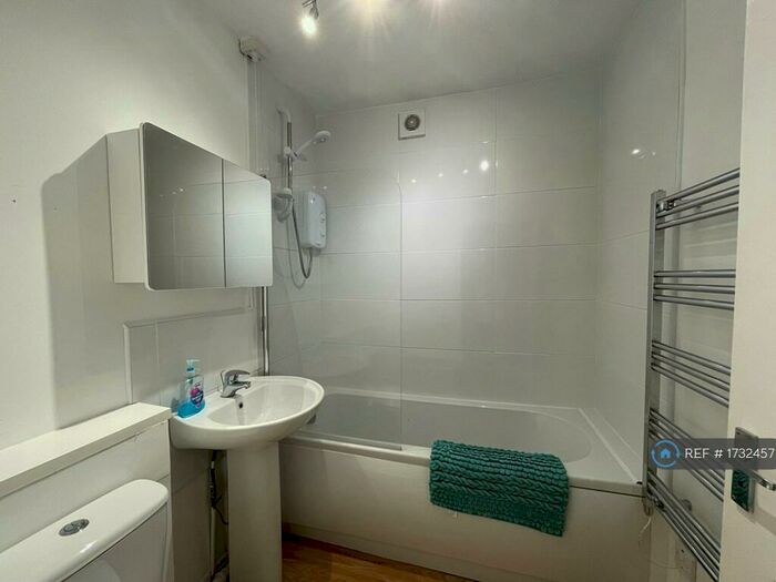 2 Bedroom Flat To Rent In Port Street, Clackmannan, FK10