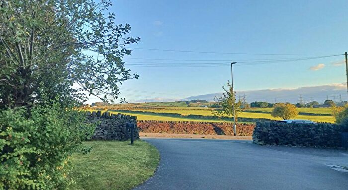 3 Bedroom Semi Detached House For Sale In Birkshead Drive, Bradford, BD15