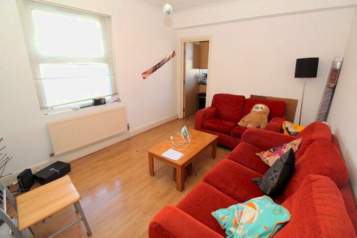 2 Bedroom Flat To Rent In Crwys Mews, Crwys Road, Cathays, Cardiff CF24