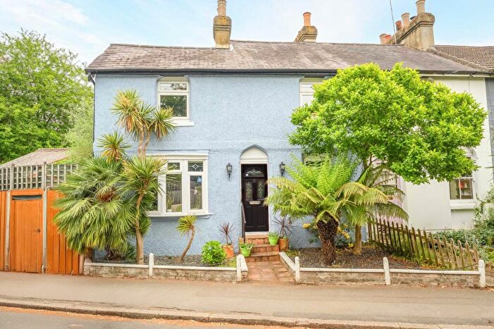 3 Bedroom Semi-Detached House For Sale In Thames Street, Walton-on-Thames, KT12