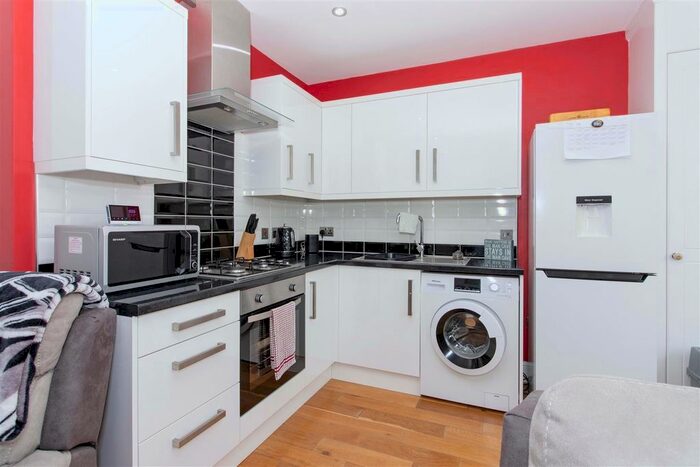 1 Bedroom Flat For Sale In Chapel Road, Worthing, BN11