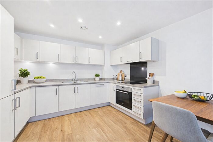 2 Bedroom Flat For Sale In Lincoln Apartments, Lexington Gardens, Birmingham, B15