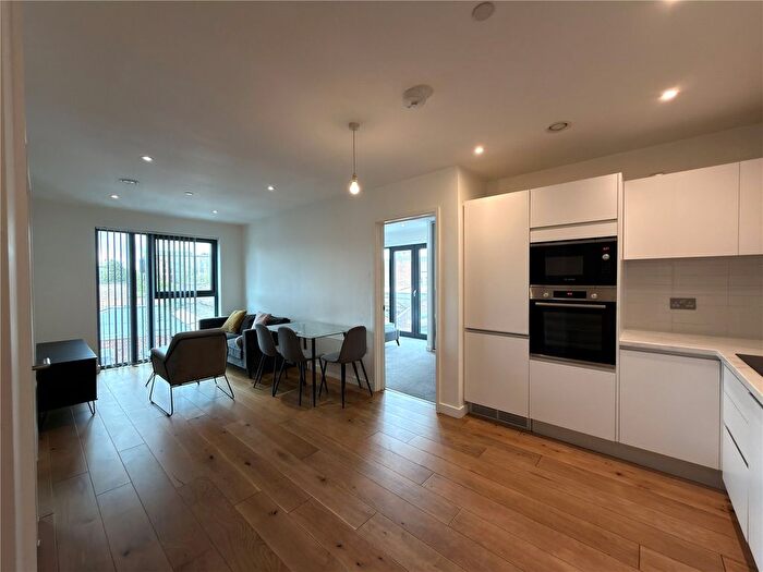2 Bedroom Flat To Rent In The Axium, Windmill Street, Birmingham, B1