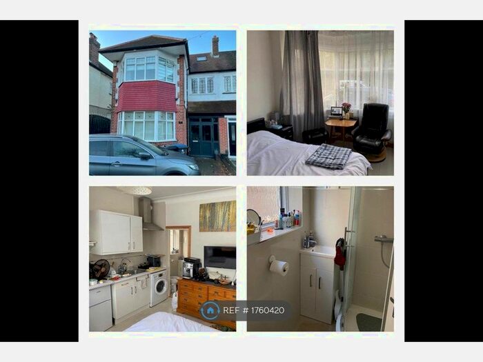 Studio To Rent In Sussex Way, London, EN4