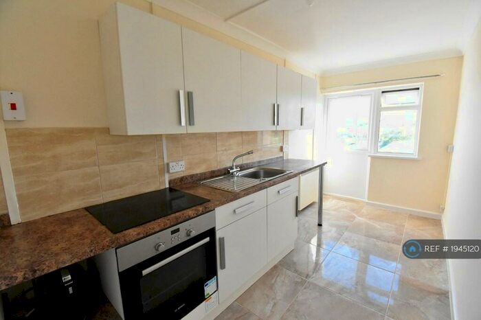 1 Bedroom Flat To Rent In Harcourt Road, Brynmawr, Wales, NP23