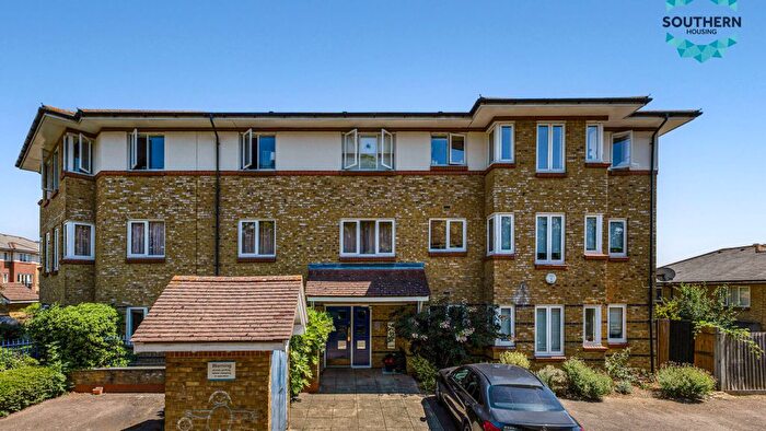 1 Bedroom Flat For Sale In Myddleton Avenue, Stoke Newington, London, N4