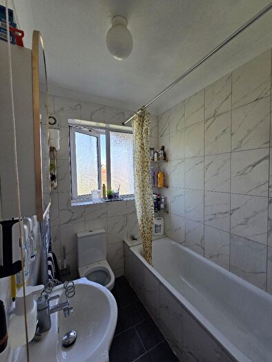 6 Bedroom Semi-Detached House For Sale In Haycroft Gardens, London, NW10